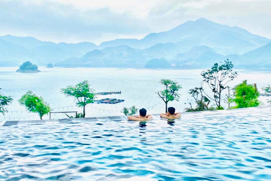 Relax in the infinity pool