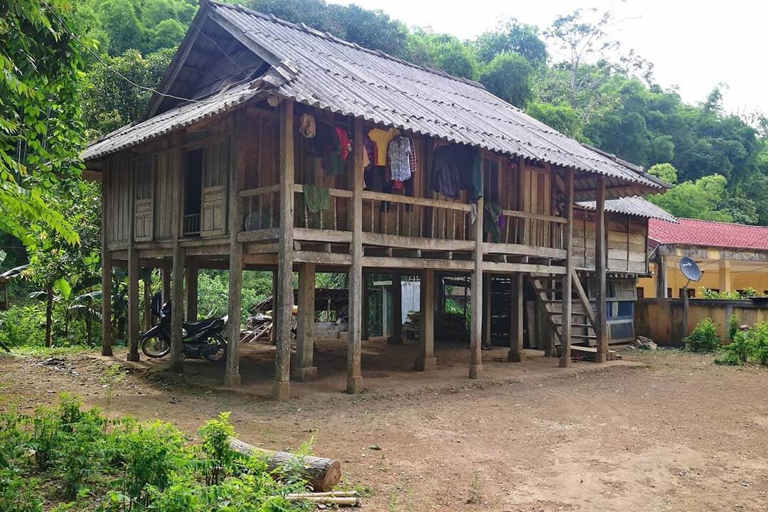 Stilt houses in the area around Go Lao Waterfall